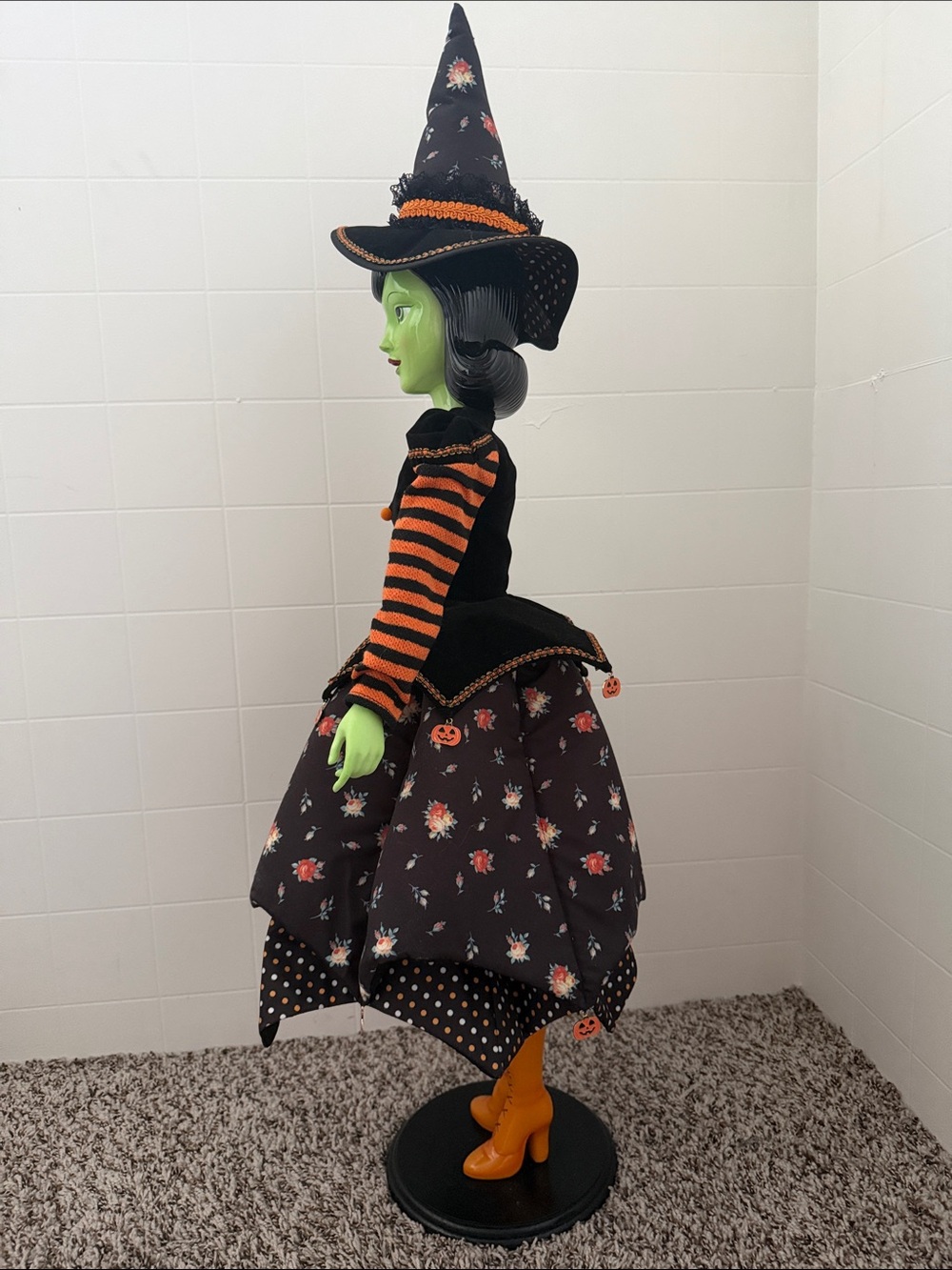 BELLA LUX Halloween Whimsy Retro Fabric Witch 36" Figurine NEW 2026 VIRAL HTF - Picture 6 of 6